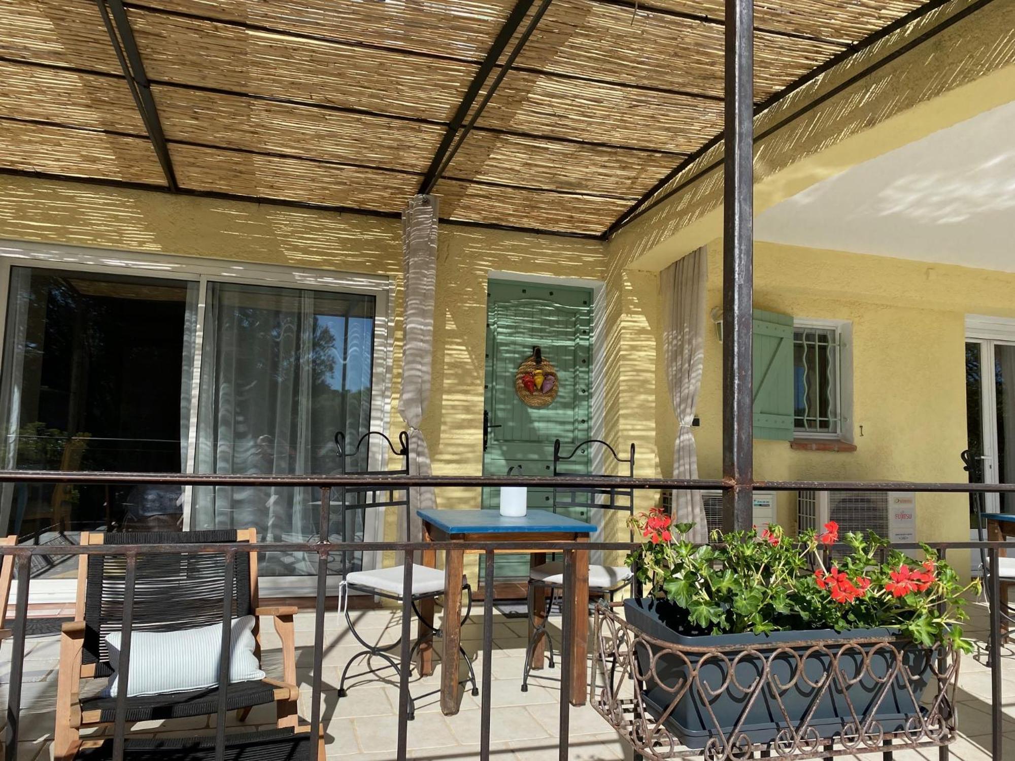 مبيت وإفطار Entrecasteaux L'Eveil En Provence الغرفة الصورة