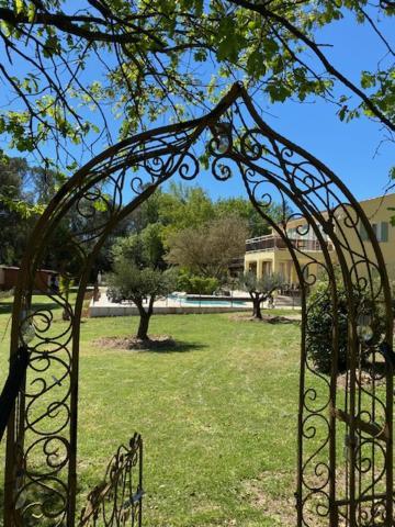 مبيت وإفطار Entrecasteaux L'Eveil En Provence المظهر الخارجي الصورة